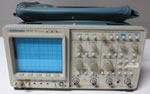 tektronix_2432_Digital_Oscilloscope_front